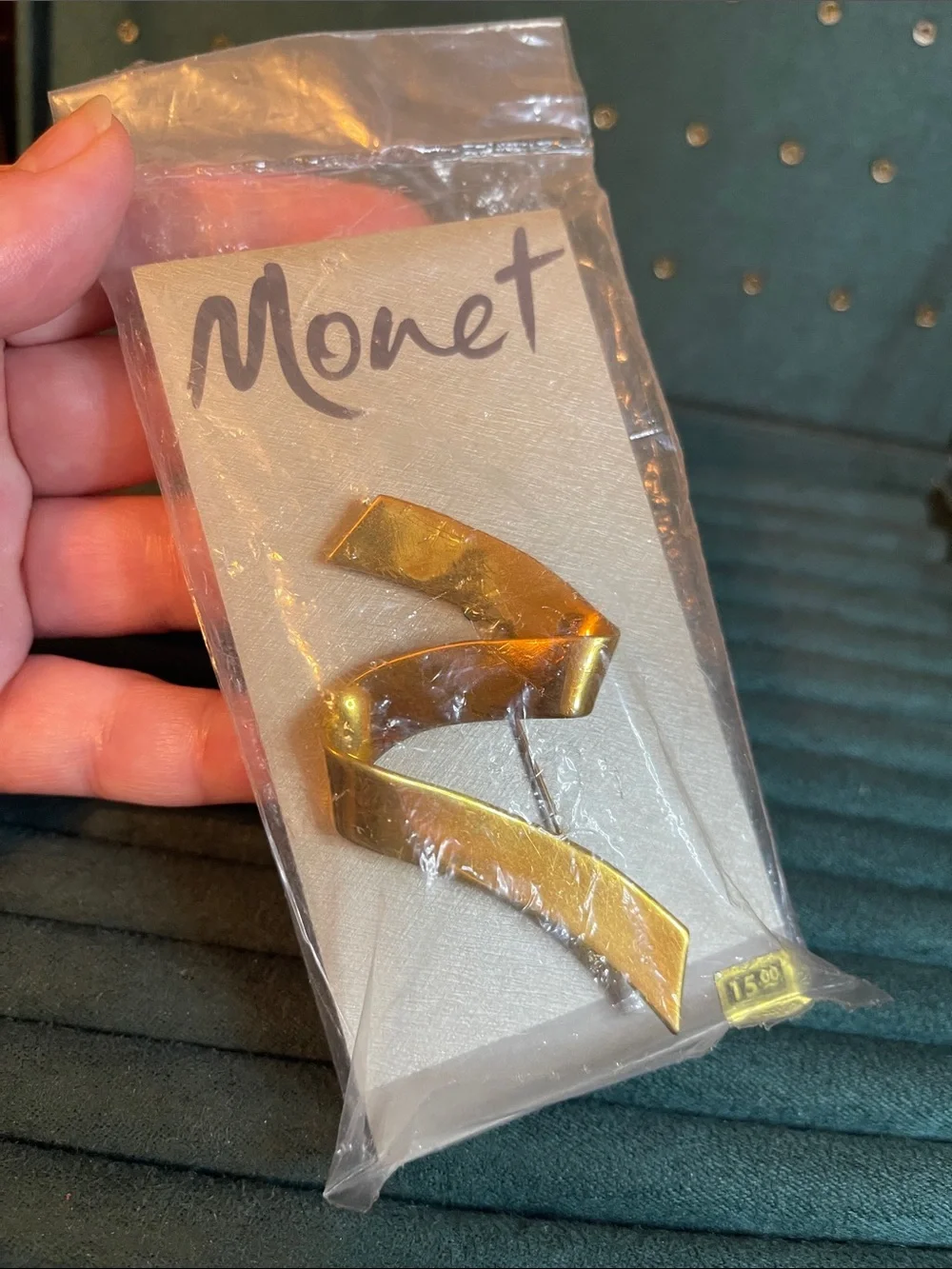Vintage NWT Sealed Monet Gold-Tone Modernist Ribbon Brooch